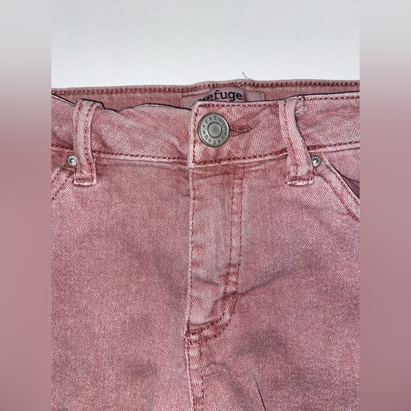 Refuge Shorts - Picture 9 of 9